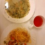 OBIAD: Szpinakowa z ziemniakami () 500 ml Makaron Spaghetti 200 g Sos boloński z mięsa wp () 150 g Bukiet warzyw gotowanych królewski* 200 g Kompot owocowy z jabłkami* z/c 250 ml