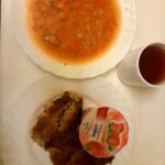 OBIAD: Kapuśniak z kapusty białej () 500 ml Zapiekanka z ryżu i jabłka () 300 g Jogurt truskawkowy 100 g 1 szt Kompot owocowy z jabłkami* z/c 2