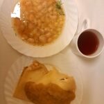 Obiad: Fasolowa z ziemniakami () 500 ml Naleśniki z serem 300 g Mus z jabłek () z/c 100 g Kompot owocowy z jabłkami* z/c 250 ml