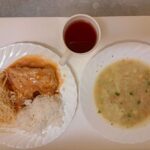 Obiad: Brokułowa z ziemniakami () 500 ml Ryż na sypko 200 g Bitka z szynki wieprzowej duszona 100 g Sos meksykański 100 g Surówka z selera i jabłka z olejem () 200 g Kompot owocowy z jabłkami* z/c 250 m