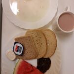ŚNIADANIE: Zacierka na mleku 300 ml Chleb mieszany pszenno-żytni 100 g Chleb Graham 30 g Masło porcjowane 10g (82% tł.) 2 szt Powidła śliwkowe 50 g Arbuz 200 g Kakao z mlekiem z/c 250 ml