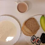 ŚNIADANIE Zacierka na mleku 300 ml Kakao z mlekiem z/c 250 ml Chleb mieszany pszenno-żytni 120 g Chleb Graham 30 g Masło porcjowane 10g (82% tł.) 2 szt Powidła śliwkowe 50 g Banan 1szt