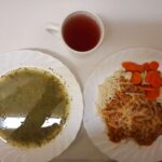 OBIAD: Szpinakowa z ziemniakami 500 ml Makaron Spaghetti 200 g Sos boloński z mięsa wp 150 g Bukiet warzyw gotowanych królewski* 200 g Kompot owocowy z jabłkami* z/c 250 ml