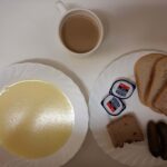 Śniadanie: Kasza kukurydziana na mleku 300 ml Kawa zbożowa z mlekiem z/c 250 ml Chleb mieszany pszenno-żytni 100 g Chleb Graham 30 g Masło porcjowane 10g (82% tł.) 2 szt Pasztet Ciechanowski-Pasztet drobiowy z dodatkiem surowców wieprzowych pieczony 80 g Ogórek konserwowy 100 g