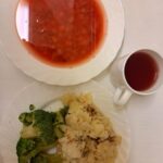 Obiad: Barszcz czerwony z ziemniakami 500 ml Łazanki z kapustą i mięs wp z łopatki 350 g Brokuł gotowany* 200g Kompot owocowy z jabłkami* z/c 250 ml