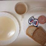 Śniadanie: Szpinakowa z ziemniakami 500 ml M akaron Spaghetti 200 g Sos boloński z mięsa wp 150 g Bukiet warzyw gotowanych królewski* 200 g Kompot owocowy z jabłkami* z/c 250 ml