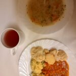 OBIAD: Brokułowa z ryżem 500 ml Ziemniaki gotowane 250 g Curry dyniowe z ciecierzycą 200 g Kalafior gotowany* 200 g Kompot owocowy z jabłkami* z/c 250 ml